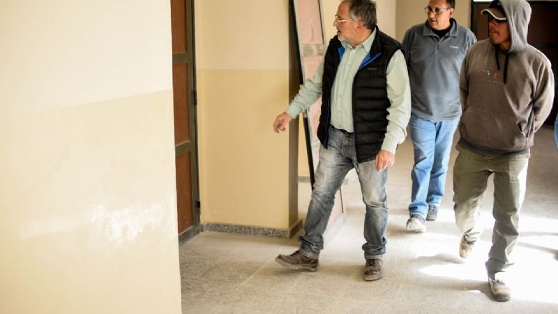 La obra de la Escuela de Laguna Blanca tiene un avance del 80%