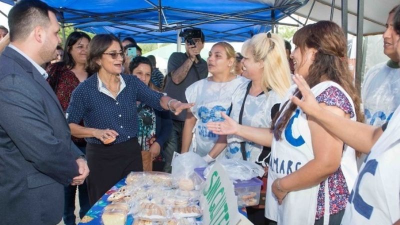 La Gobernadora Lucía Corpacci visitó el Mercado Social