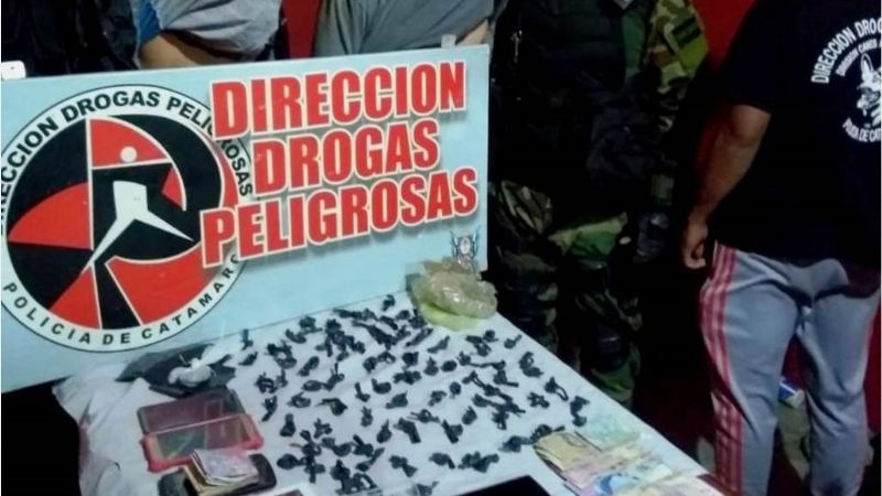 Por denuncias anónimas, desbaratan un punto de venta de droga