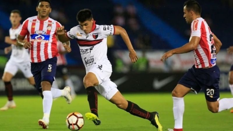 Colón recibe a Junior, obligado a ganar