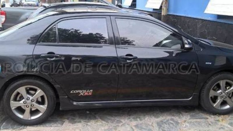 Atraparon a dos estafadores que compraban con cheques robados