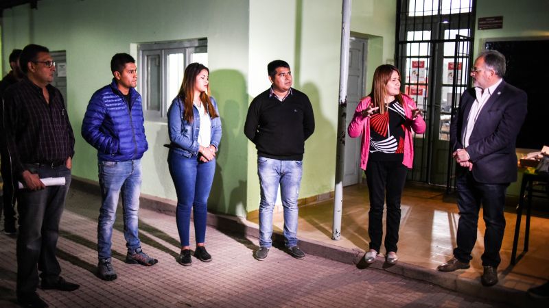 Solá Jais entregó las libretas estudiantiles en Belén