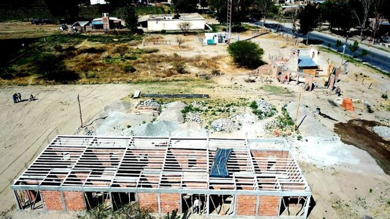 Sánchez supervisó el avance de obras en Santa María
