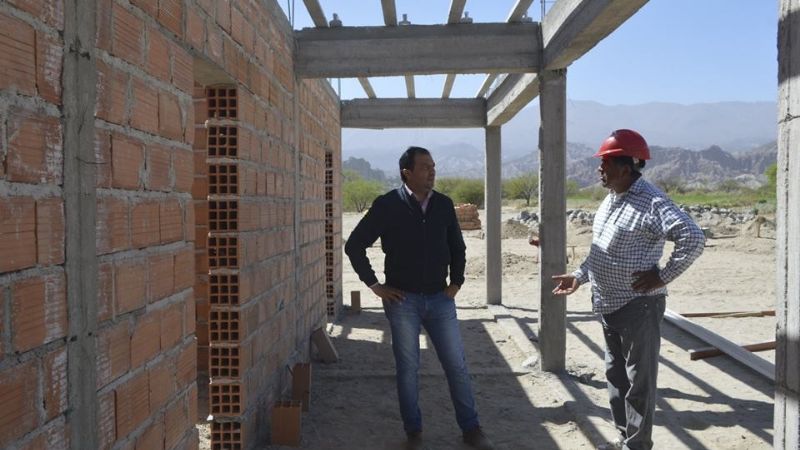 Sánchez supervisó el avance de obras en Santa María