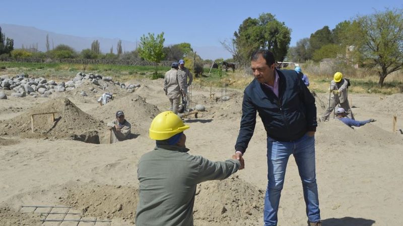 Sánchez supervisó el avance de obras en Santa María