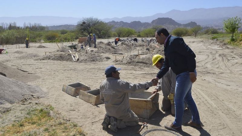 Sánchez supervisó el avance de obras en Santa María