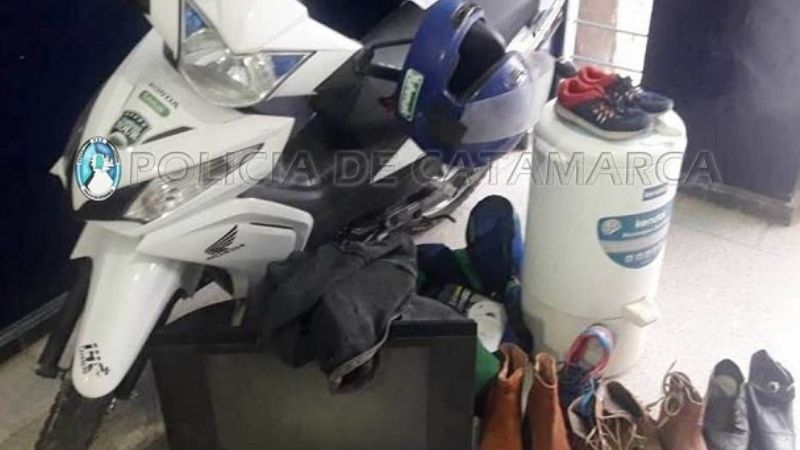 Vio cuando los ladrones salían de su casa con sus pertenencias