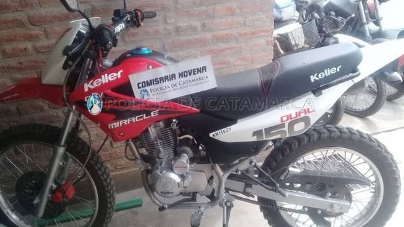 Le dejaron una moto robada en su domicilio