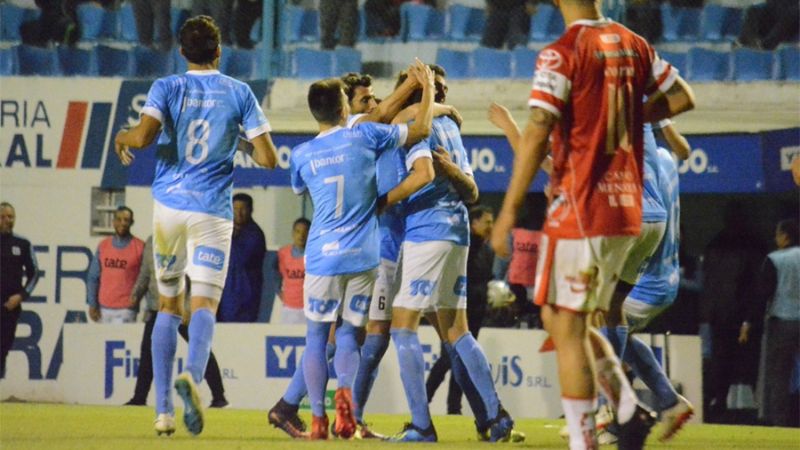 Estudiantes (Río IV) bajó a Maipú y acomodó al “Santo”