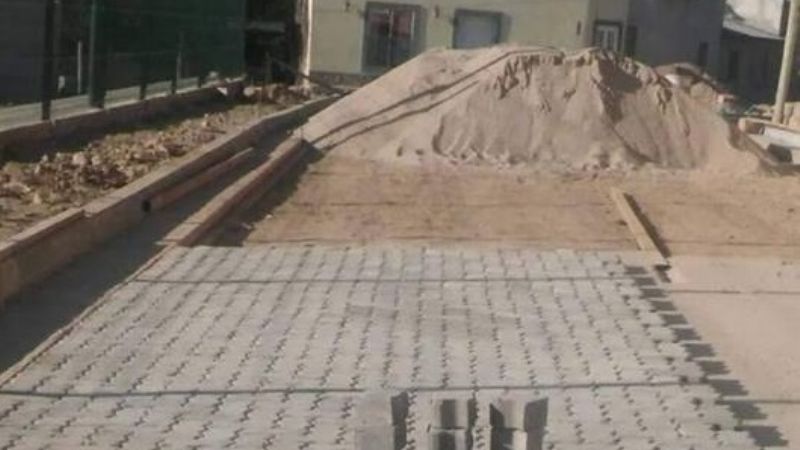 Colocan adoquines en Mutquín