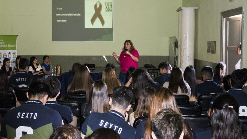 Foro debate sobre infecciones de transmisión sexual en escuelas