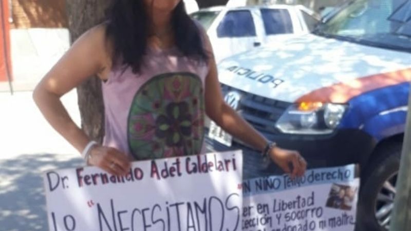 Madre desesperada reclama por la tenencia de su hijo