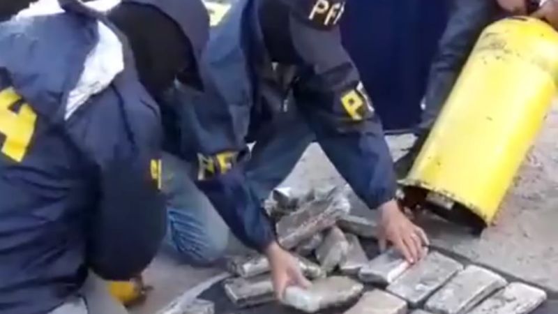 Incautan 15 kilos de marihuana escondida en un tubo de GNC