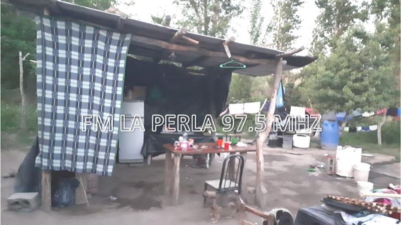 Vive de manera precaria con sus hijos y Paéz le da la espalda