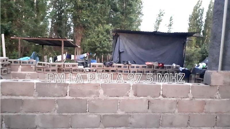 Vive de manera precaria con sus hijos y Paéz le da la espalda