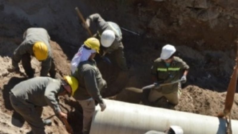 Restringen el servicio de agua potable