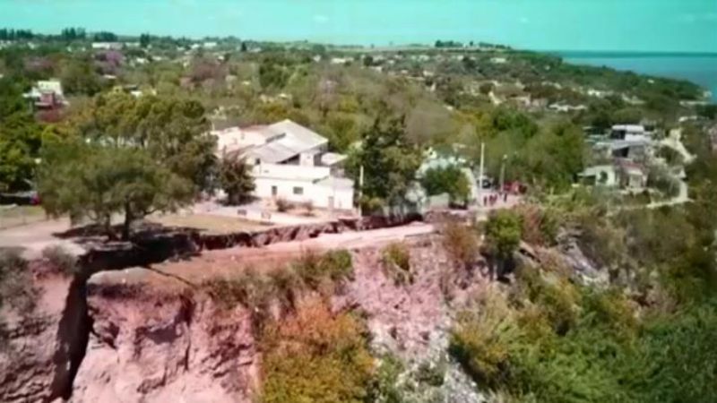 Grieta amenaza con hundir un barrio en Entre Ríos