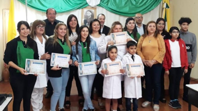 Reconocimiento a proyectos de Feria de Ciencias que pasaron a instancia nacional