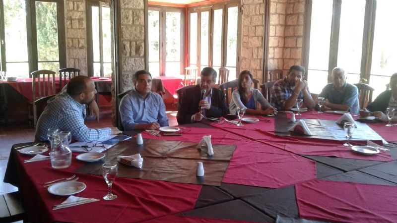 Reunión con referentes de la Secretaría de Modernización en El Rodeo