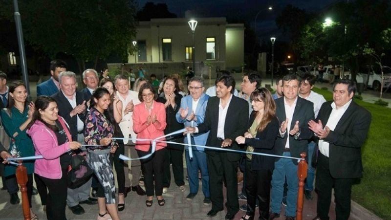 La Gobernadora inauguró la plaza del Fogón