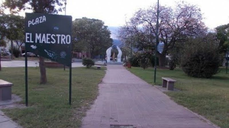 Un niño se golpeó la cabeza jugando en una plaza