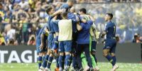 UNO DE LOS FESTEJOS de Boca, en el primer tiempo.