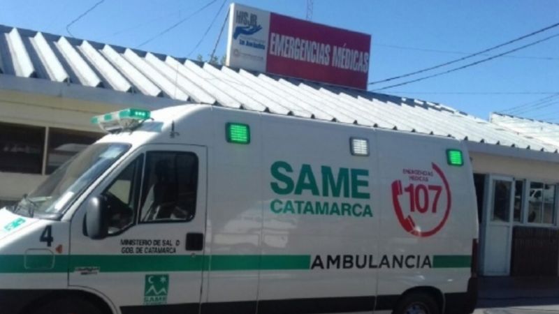 Policías asistieron a una mujer que sufrió convulsiones en la calle