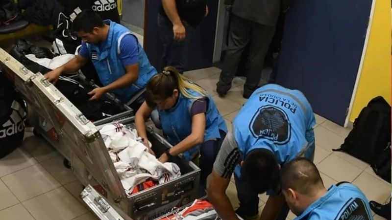 Inusual y excesivo operativo en el vestuario de River