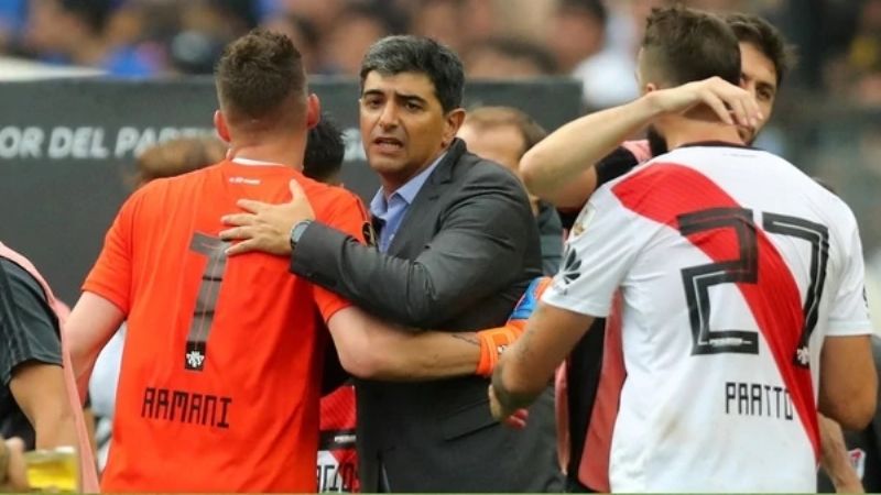“No me siento cómodo porque el DT es Marcelo”