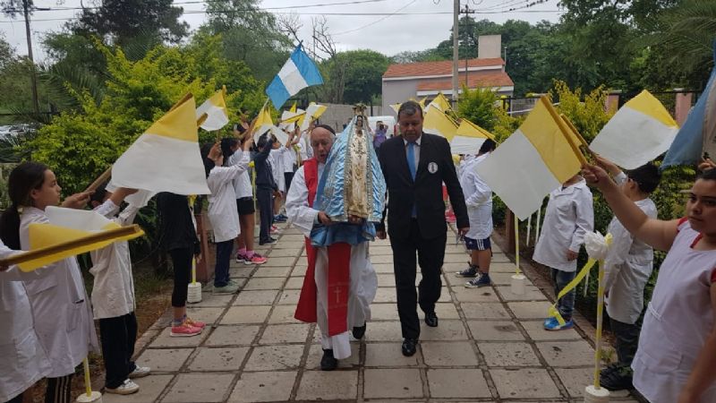 La Virgen visita la escuela de Villa Dolores y Vialidad Provincial