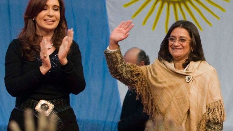 Lucía le tiró flores a Cristina