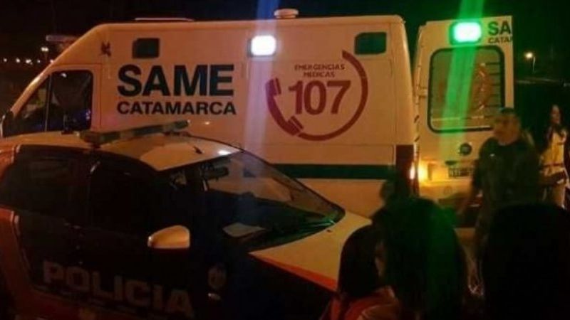 Policías asistieron a un hombre que se cayó en plena calle