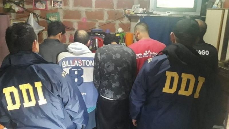 Cinco detenidos en un desorden