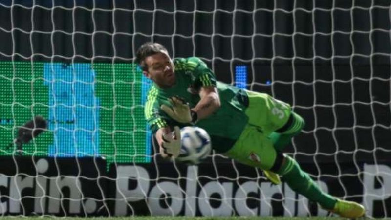 Ex arquero de River colgó los botines