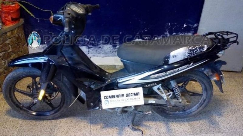 Quiso escapar de la policía en una moto robada, pero fue atrapado