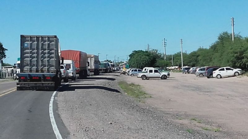 Continúa el paro de municipales con piquetes en las rutas 157 y 20