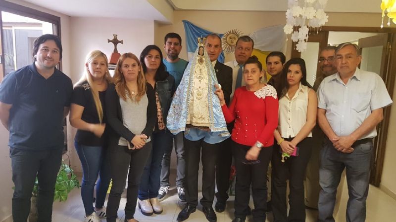 Emotivos y coloridos recibimientos a la Virgen