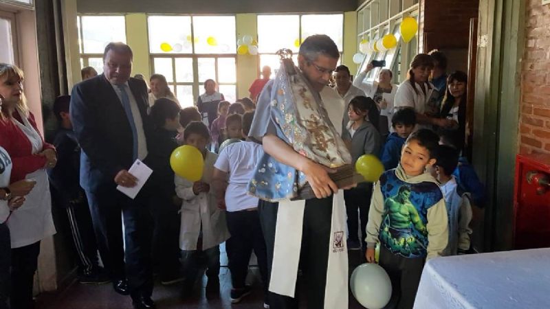 Emotivos y coloridos recibimientos a la Virgen