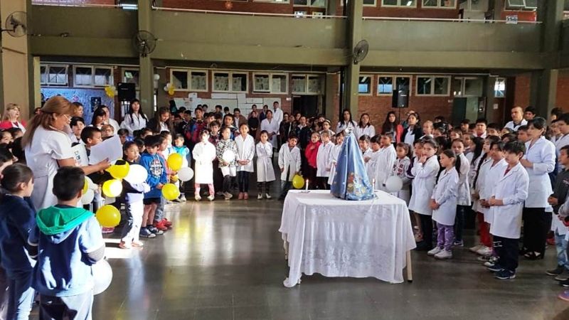 Emotivos y coloridos recibimientos a la Virgen