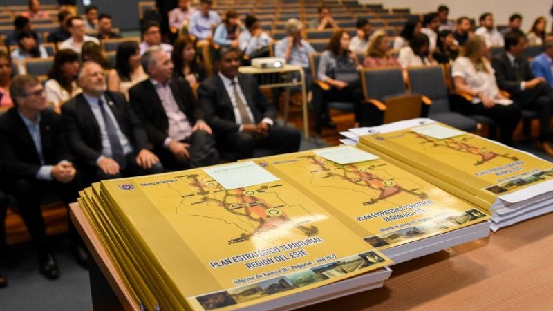Solá Jais en la presentación del “Plan Estratégico Territorial del Este Provincial”
