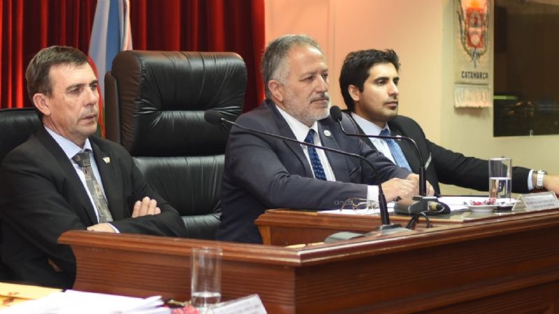 La Escuela Primaria de El Eje, tendá el nombre "Presbítero Ángel Aníbal Poggi"