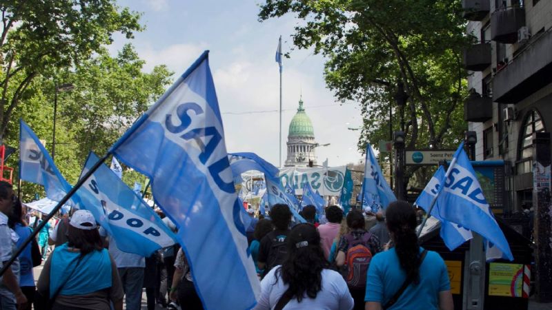 Docentes de escuelas privadas reclaman el pago del bono acordado por CGT