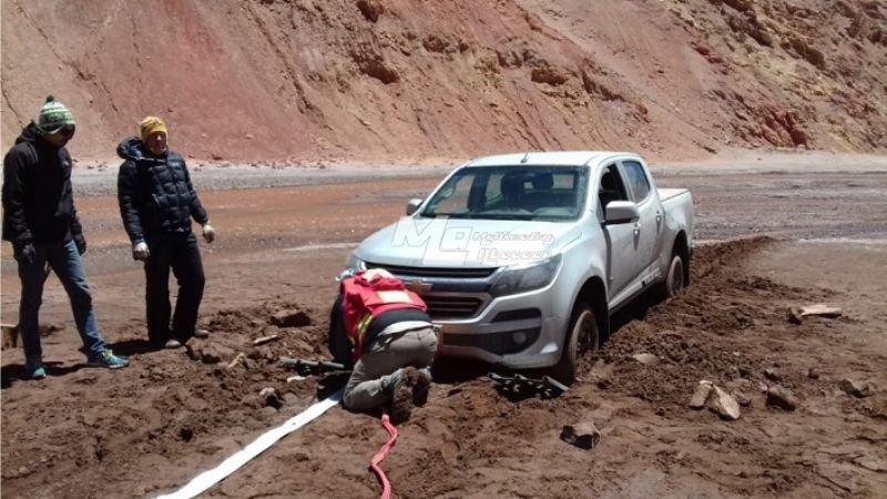 Buscaban a 2 turistas chilenos extraviados, y encontraron a 4 ucranianos varados en la cordillera
