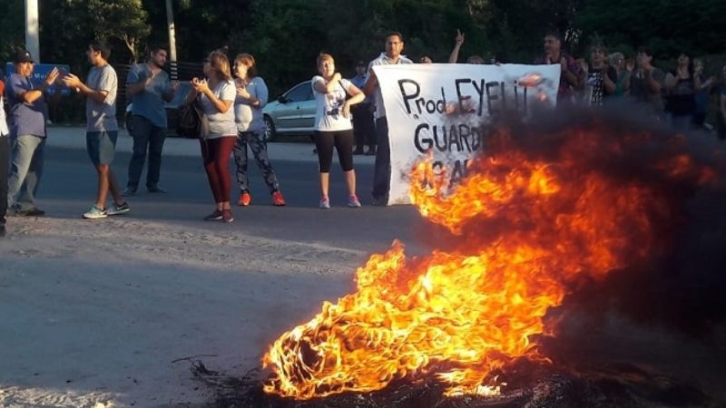 Ex trabajadores de Tileye cortaron ruta y montaron una guardia obrera