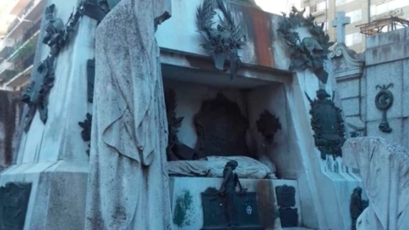 Estalló un artefacto explosivo en el cementerio de Recoleta