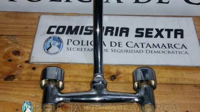 Compró en Facebook un juego de grifería de dudosa procedencia