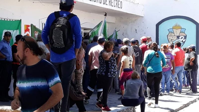 Ánimos caldeados: Municipales de Recreo endurecen el reclamo