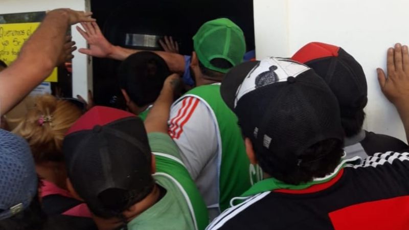 Ánimos caldeados: Municipales de Recreo endurecen el reclamo