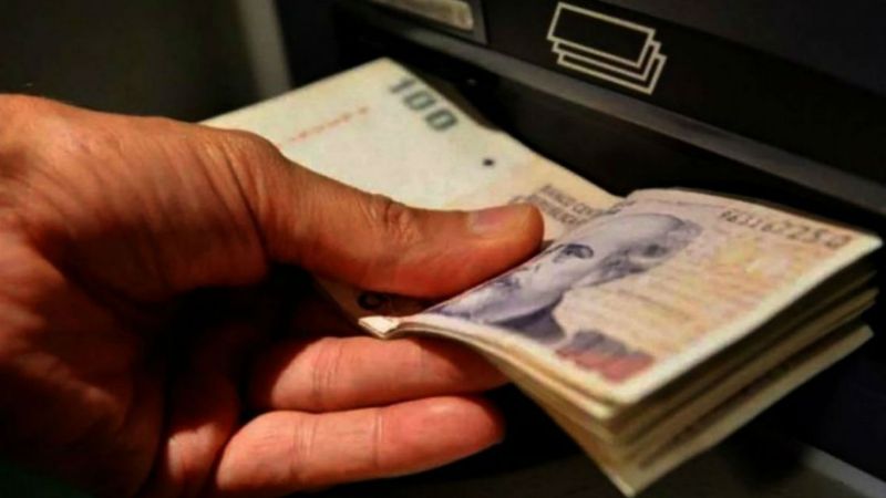 Adelantan el pago del aguinaldo y el bono para los estatales nacionales