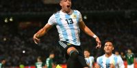 RAMIRO FUNES MORI de cabeza marcó el primer tanto de la Argentina.